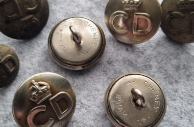 Several metal buttons bearing the letter CD and the Kings Crown taken from a Civil Defence overcoat
